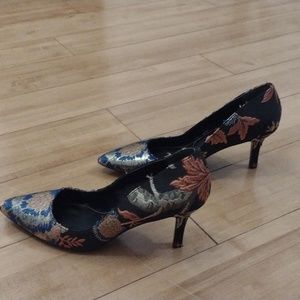Charles David Embroidered Pumps